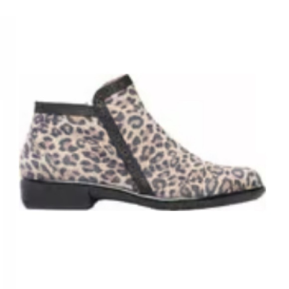 NAOT Women Naot Women\'s Nefasi Bootie Cheetah Suede